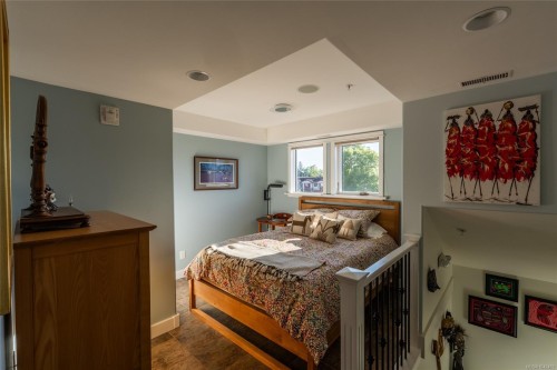 #201-9949 Third St, Sidney, BC 