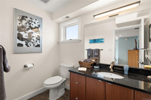 #201-9949 Third St, Sidney, BC 