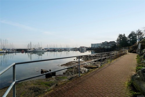 #201-9949 Third St, Sidney, BC 