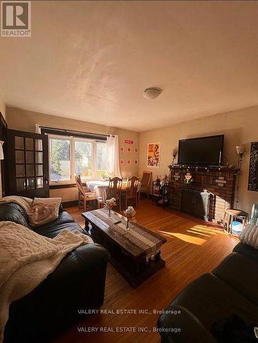 317 VICTORIA STREET , Kingston, Ontario K7L 3Z2 2