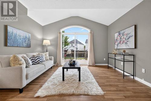 1306 Whitelaw Avenue, Oshawa, ON - Indoor Photo Showing Living Room