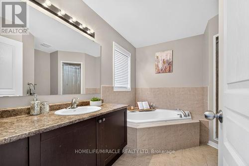 1306 Whitelaw Avenue, Oshawa, ON - Indoor Photo Showing Bathroom