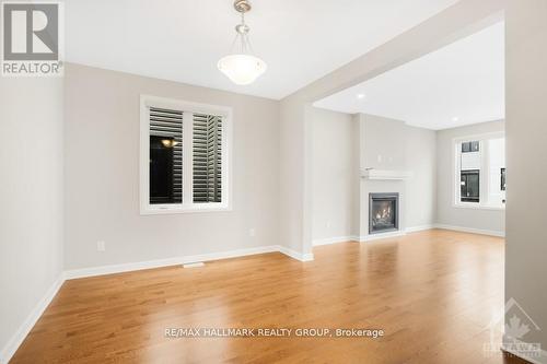 607 IDYLLICE TERRACE , Ottawa, Ontario K4A 5N9 4
