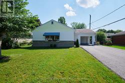 2243 HILLARY AVENUE  Ottawa, ON K1H 7H7