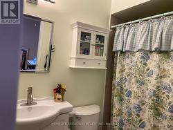 Main Bathroom - 
