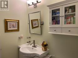 Main bathroom - 