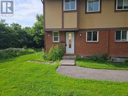1 - 1404 FOXWELL STREET  Ottawa, ON K1B 5J4