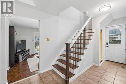 Convenient separate side entrance - 