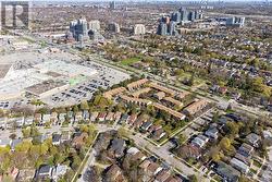 Yonge St, Hillcrest Mall, 407 and 404 all nearby - 
