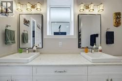 5-piece en-suite with tub/shower - 