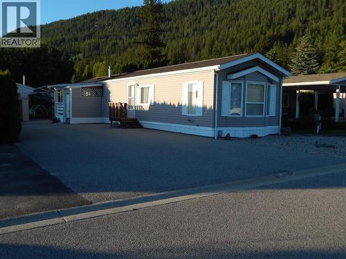 Asphalt shingles . - 724 Devon Street Unit# Unit  #55, Creston, BC 