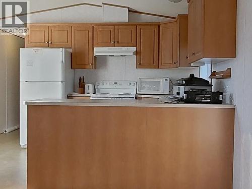 Vaulted ceiling in the kitchen and the living room - 724 Devon Street Unit# Unit  #55, Creston, BC 