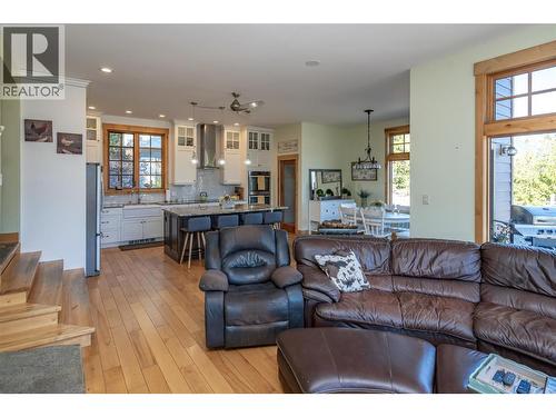 8840 Olson Road, Kaslo, BC - Indoor Photo Showing Living Room