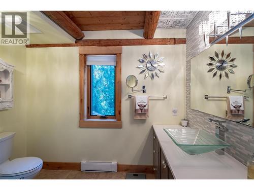 8840 Olson Road, Kaslo, BC - Indoor Photo Showing Bathroom