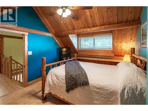 8840 Olson Road, Kaslo, BC - Indoor Photo Showing Bedroom