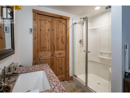 8840 Olson Road, Kaslo, BC - Indoor Photo Showing Bathroom