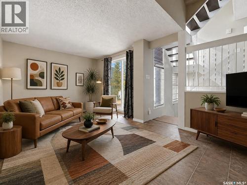 5056 10Th Avenue, Regina, SK - Indoor Photo Showing Living Room