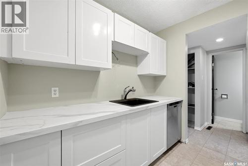 5056 10Th Avenue, Regina, SK - Indoor Photo Showing Kitchen