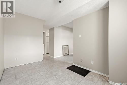 5056 10Th Avenue, Regina, SK - Indoor Photo Showing Other Room