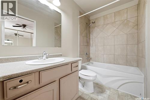 5056 10Th Avenue, Regina, SK - Indoor Photo Showing Bathroom