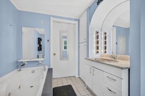 Salle de bains - 244 Route 204 O., Saint-Adalbert, QC 