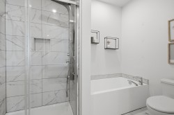 Salle de bains attenante à la CCP - 