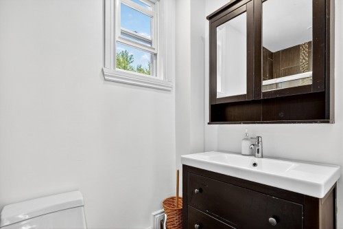 Salle de bains - 17  - 19 Av. Legrand, Laval (Laval-Des-Rapides), QC - Indoor Photo Showing Bathroom