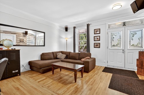Salon - 17  - 19 Av. Legrand, Laval (Laval-Des-Rapides), QC - Indoor Photo Showing Living Room