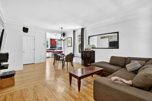 Salon - 17  - 19 Av. Legrand, Laval (Laval-Des-Rapides), QC - Indoor Photo Showing Living Room