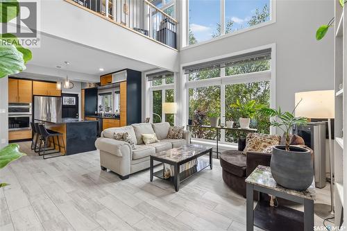 1602 Edward Avenue, Saskatoon, SK - Indoor Photo Showing Living Room