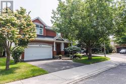 11 REDBRIDGE CRESCENT Ottawa, ON K2J 4Y7