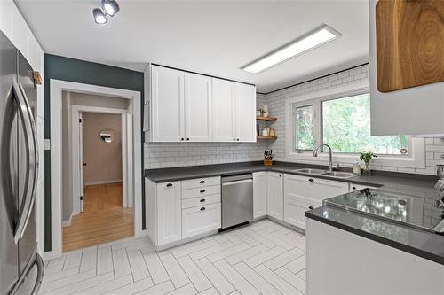 4279 Eldridge Ave, Winnipeg, MB 