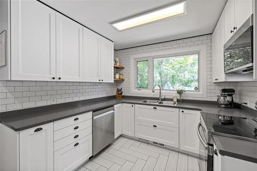4279 Eldridge Ave, Winnipeg, MB 