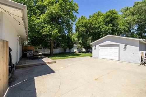 4279 Eldridge Ave, Winnipeg, MB 