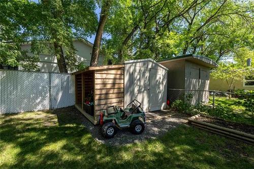 4279 Eldridge Ave, Winnipeg, MB 