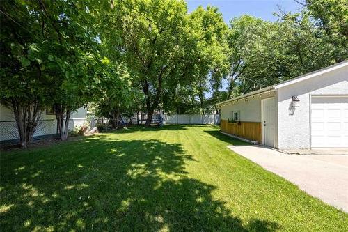 4279 Eldridge Ave, Winnipeg, MB 