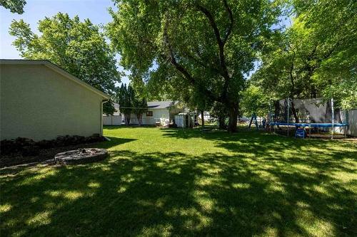 4279 Eldridge Ave, Winnipeg, MB 