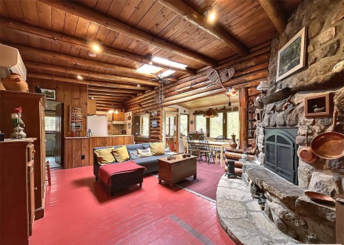 Salon - 612 Ch. Du Lac-Corbeau, Morin-Heights, QC - Indoor With Fireplace