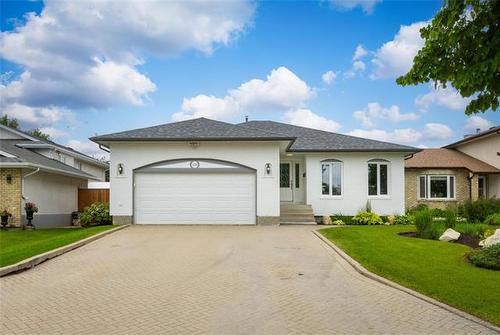 106 Linden Park BAY  Winnipeg, MB R2R 1Y3