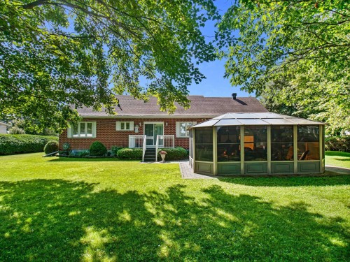 10 Rue Janick  Brownsburg-Chatham, QC J8G 1P3