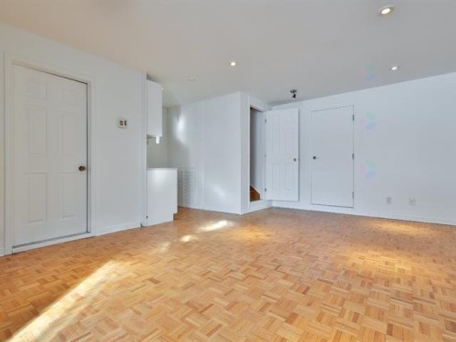 Salle familiale - 2100Z Boul. René-Laennec, Laval (Vimont), QC 
