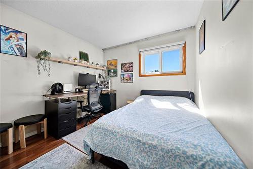 187 Weitzel St, Winnipeg, MB 