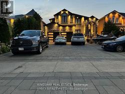 923 BRISTOL ROAD W  Mississauga, ON L5V 2N9