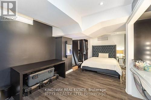 923 Bristol Road W, Mississauga, ON 