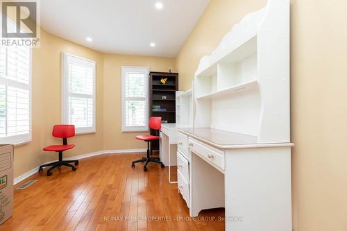 25 Pine Gate Place, Whitby, ON 