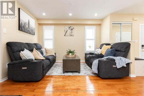 25 Pine Gate Place, Whitby, ON 