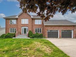 20 Cresthaven Drive  Halifax, NS B3M 4B9