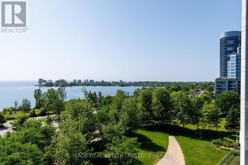 519 - 2095 Lake Shore Boulevard W, Toronto, ON 