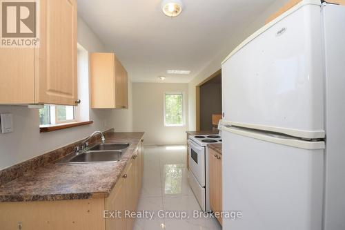 11 Flindall Street, Quinte West (Trenton Ward), ON - Indoor Photo Showing Kitchen With Double Sink