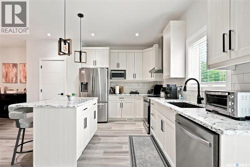 414A 109Th Street W, Saskatoon, SK - Indoor Photo Showing Kitchen With Stainless Steel Kitchen With Upgraded Kitchen